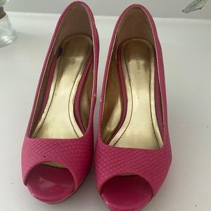 Styling & Co hot pink snake skin heels 8.5
